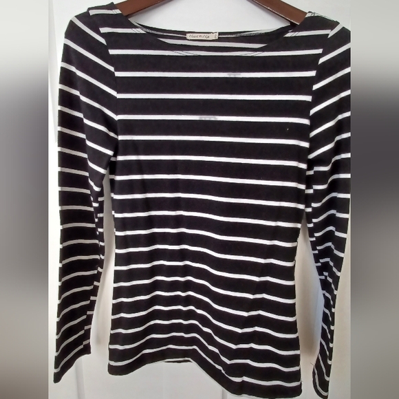 Heart Hips Tops - Heart Hips Black Long Sleeve